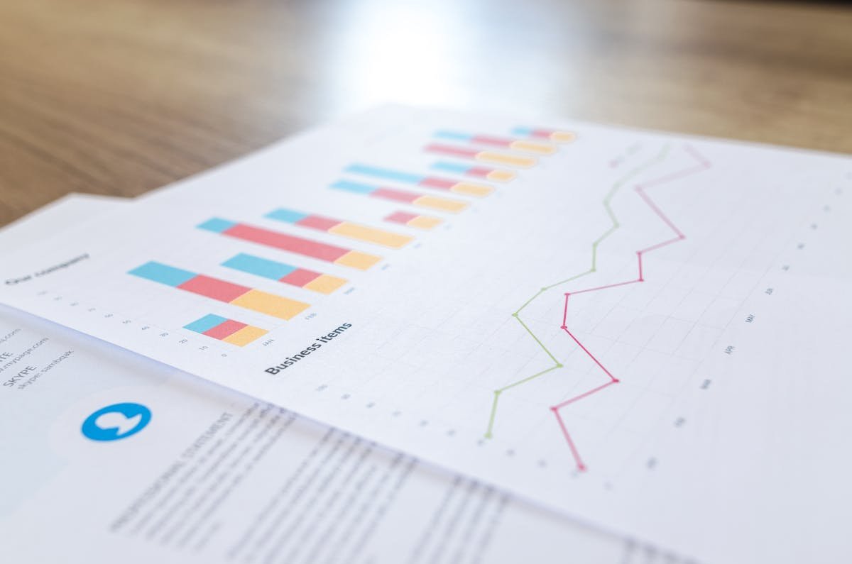 Project documentation and reporting on a desk